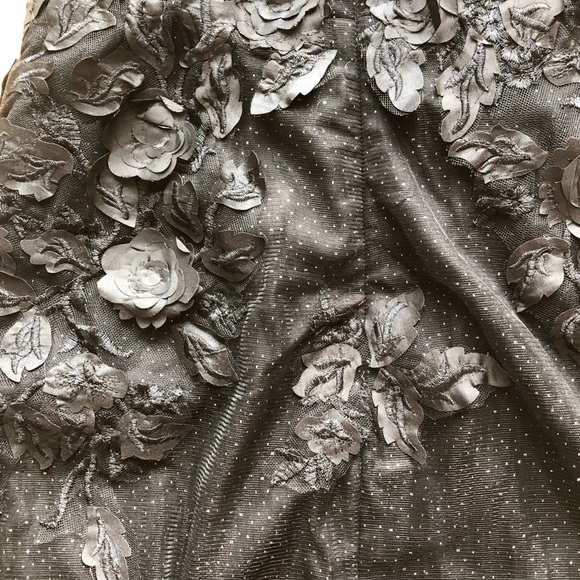 Elegant Black Floral Textured Dress size 4 - Picture 6 of 8